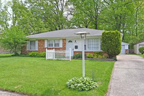 8524 Sunlight Dr, Cincinnati, OH 45231 photo 3
