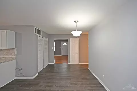 8524 Sunlight Dr, Cincinnati, OH 45231 photo 12