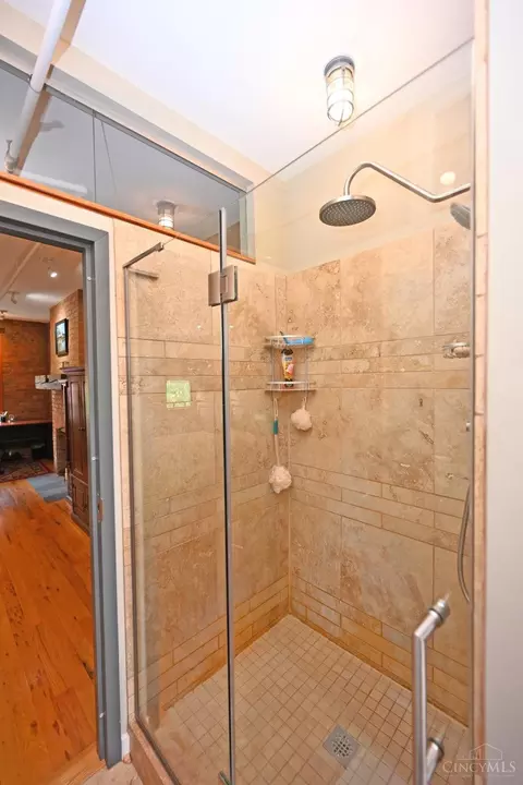 Bath - 1306 Main St #3, Cincinnati, OH 45202 photo 3 of 3