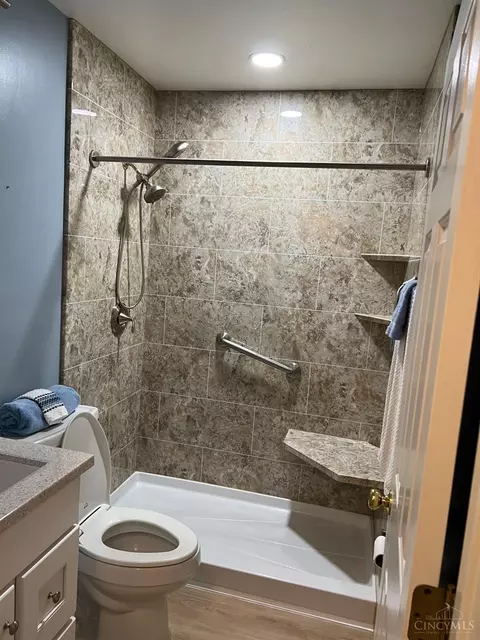 Bath - 4147 James Dr, Cincinnati, OH 45245 photo 1 of 3