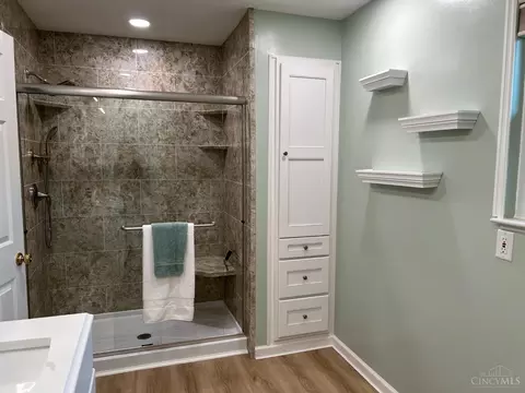 Bath - 4147 James Dr, Cincinnati, OH 45245 photo 3 of 3