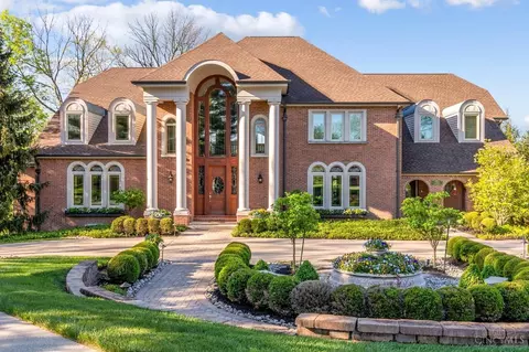 7393 Southpointe Dr, Cincinnati, OH 45233