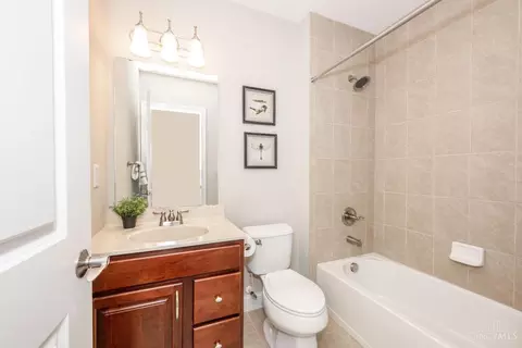 Bath - 4638 Braid Ln, Mason, OH 45040 photo 2 of 12