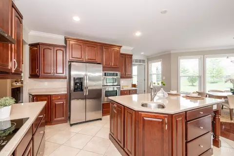Kitchen - 4638 Braid Ln, Mason, OH 45040 photo 7 of 11