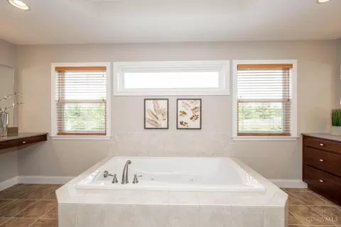 Bath - 4638 Braid Ln, Mason, OH 45040 photo 7 of 12