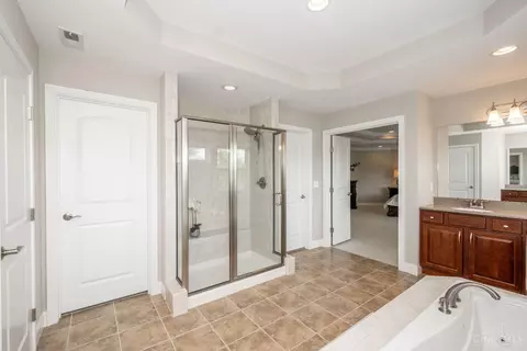 Bath - 4638 Braid Ln, Mason, OH 45040 photo 6 of 12