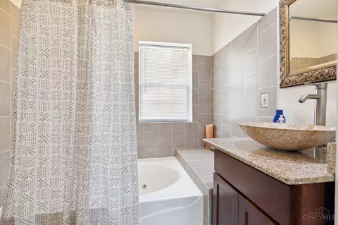 Bath - 3340 Meyer Pl, Cincinnati, OH 45211 photo 1 of 3