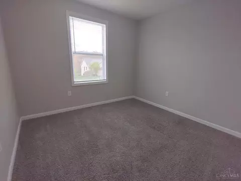 Bedroom - 964 Golfview Dr, Hamilton, OH 45013 photo 2 of 4