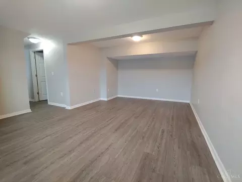 Living - 964 Golfview Dr, Hamilton, OH 45013 photo 4 of 4