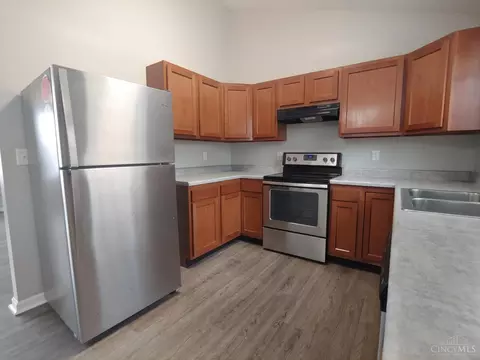 Kitchen - 964 Golfview Dr, Hamilton, OH 45013 photo 4 of 4