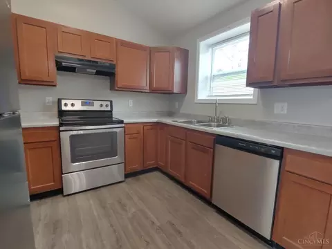 Kitchen - 964 Golfview Dr, Hamilton, OH 45013 photo 1 of 4