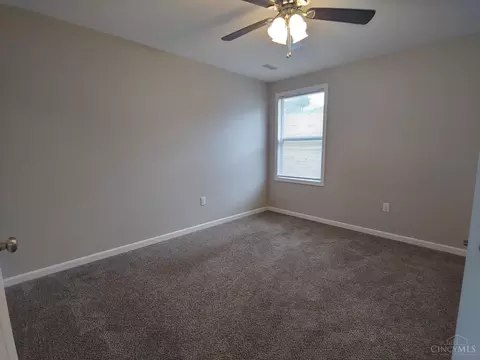 Bedroom - 964 Golfview Dr, Hamilton, OH 45013 photo 3 of 4