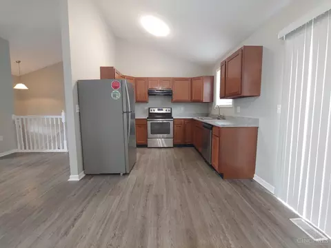 Kitchen - 964 Golfview Dr, Hamilton, OH 45013 photo 2 of 4