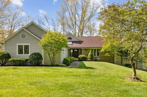 1304 Betty Jane Ln, Amelia, OH 45102