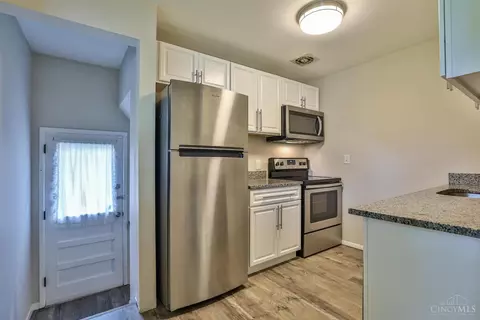 9256 Neil Dr, Cincinnati, OH 45231 photo 13