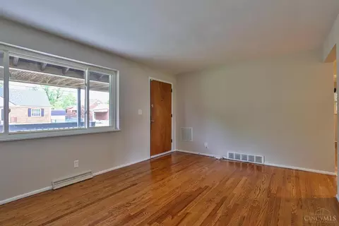9256 Neil Dr, Cincinnati, OH 45231 photo 5