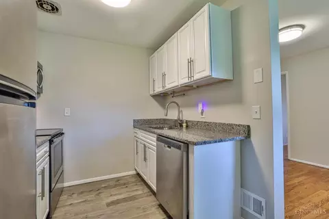 9256 Neil Dr, Cincinnati, OH 45231 photo 14