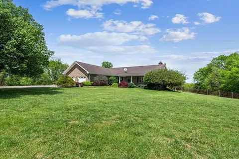372 Hill Crest Ln, Manchester, OH 45144