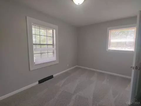 Bedroom - 2138 N Bend Rd, Cincinnati, OH 45224 photo 2 of 5