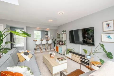 Living - 1009 John St, Cincinnati, OH 45203 photo 3 of 5