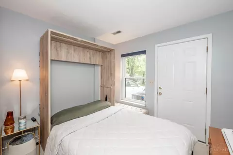 Bedroom - 1009 John St, Cincinnati, OH 45203 photo 3 of 4