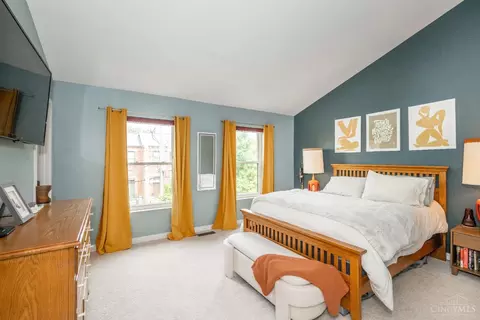 Bedroom - 1009 John St, Cincinnati, OH 45203 photo 1 of 4