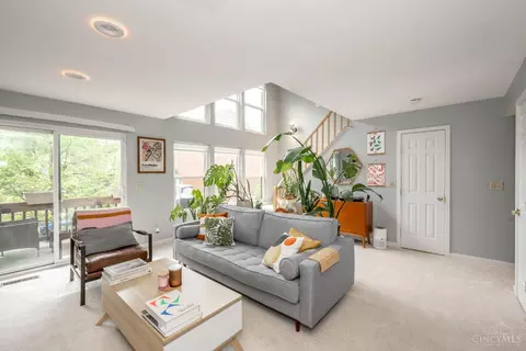 Living - 1009 John St, Cincinnati, OH 45203 photo 1 of 5