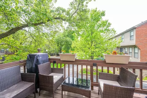 Exterior - 1009 John St, Cincinnati, OH 45203 photo 3 of 8