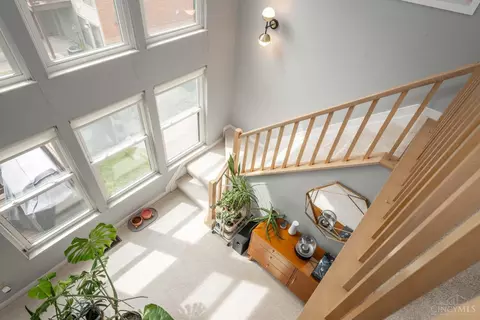Entry Way - 1009 John St, Cincinnati, OH 45203 photo 2 of 4
