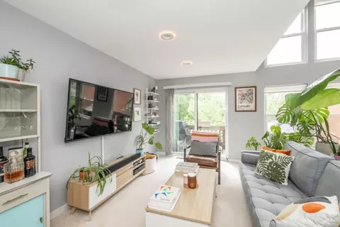 Living - 1009 John St, Cincinnati, OH 45203 photo 2 of 5