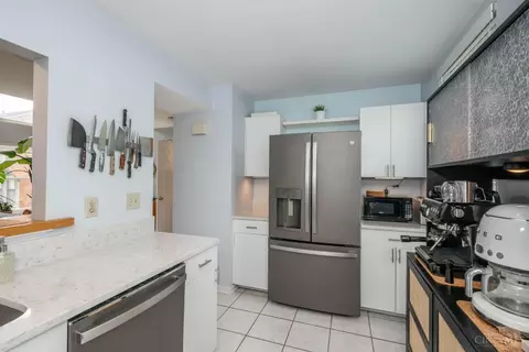 Kitchen - 1009 John St, Cincinnati, OH 45203 photo 4 of 4