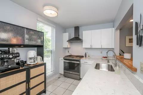 Kitchen - 1009 John St, Cincinnati, OH 45203 photo 3 of 4