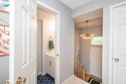 Entry Way - 1009 John St, Cincinnati, OH 45203 photo 3 of 4