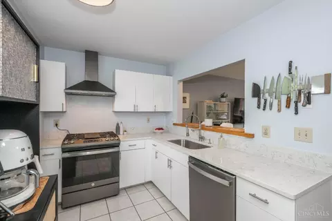 Kitchen - 1009 John St, Cincinnati, OH 45203 photo 2 of 4
