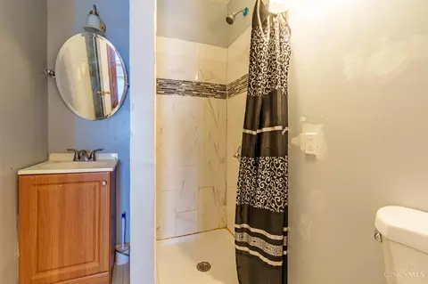 Bath - 6264 Simpson Ave, Cincinnati, OH 45224 photo 1 of 1