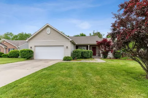 2370 Vista Lake Dr, Batavia, OH 45103