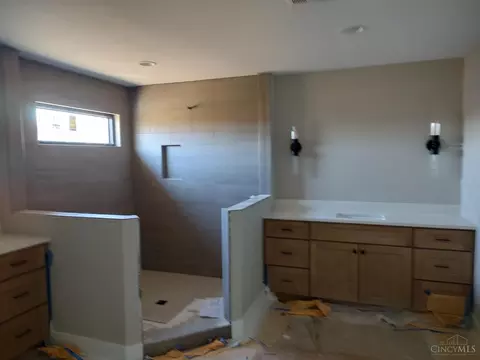 Bath - 586 Forestedge Dr, Cincinnati, OH 45255 photo 1 of 1