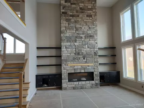 Living - 586 Forestedge Dr, Cincinnati, OH 45255 photo 3 of 5