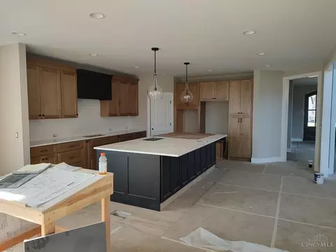 Kitchen - 586 Forestedge Dr, Cincinnati, OH 45255 photo 2 of 2
