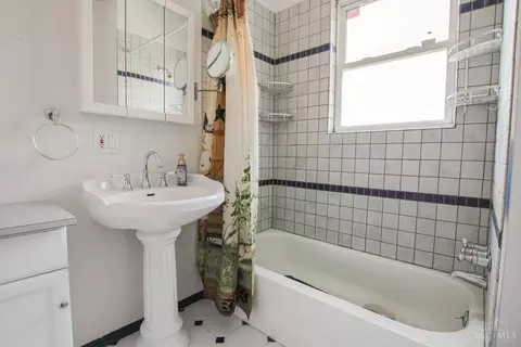 Bath - 408 Jefferson Ave, Reading, OH 45215 photo 1 of 3