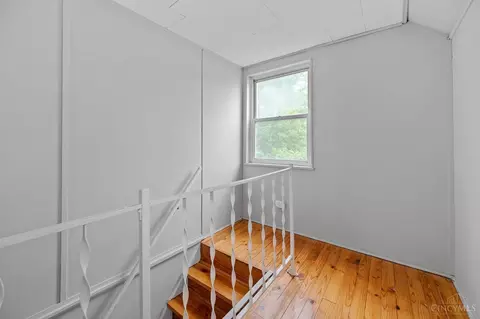 Entry Way - 3762 Dunkirk St, Cincinnati, OH 45220 photo 3 of 4