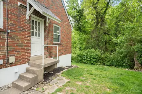 Exterior - 3762 Dunkirk St, Cincinnati, OH 45220 photo 5 of 7