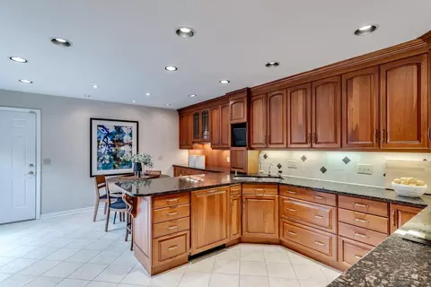 3498 Forestoak Ct, Cincinnati, OH 45208 photo 9