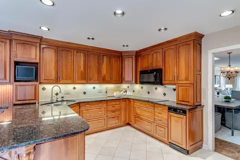 3498 Forestoak Ct, Cincinnati, OH 45208 photo 10