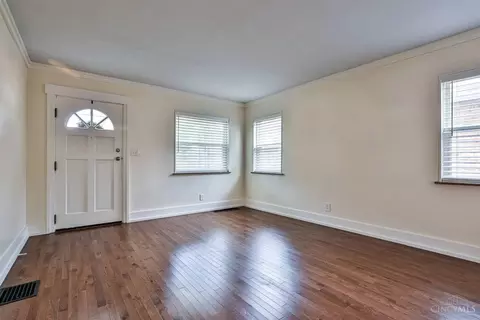 Living - 6815 Roe St, Cincinnati, OH 45227 photo 2 of 3