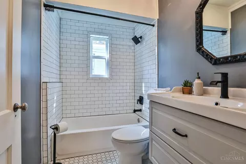 Bath - 6815 Roe St, Cincinnati, OH 45227 photo 2 of 2