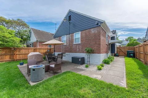 Exterior - 4530 Camberwell Rd, Cincinnati, OH 45209 photo 11 of 15