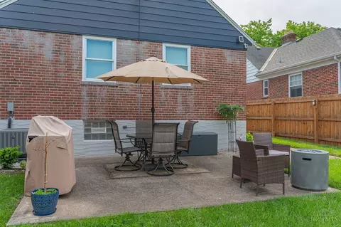 Exterior - 4530 Camberwell Rd, Cincinnati, OH 45209 photo 14 of 15