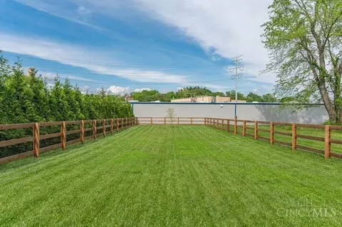 Exterior - 4530 Camberwell Rd, Cincinnati, OH 45209 photo 7 of 15