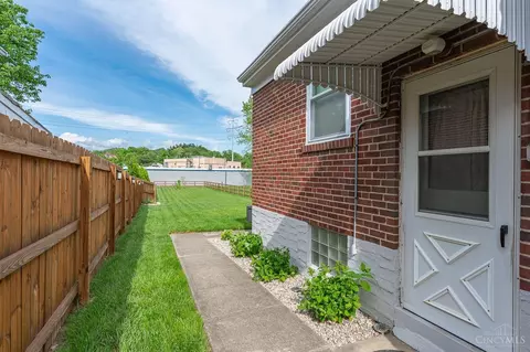 Exterior - 4530 Camberwell Rd, Cincinnati, OH 45209 photo 6 of 15